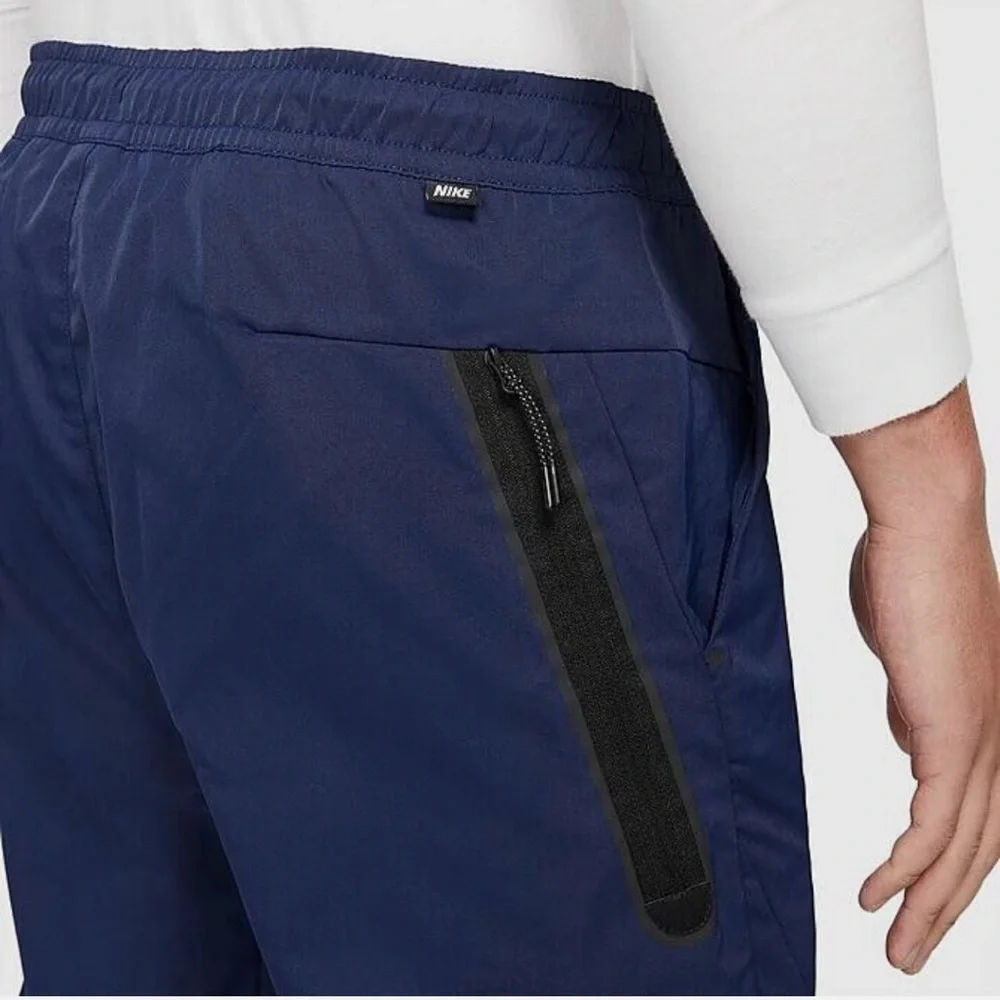 Nike Tech Essentials Unlined Commuter Pants